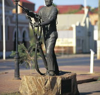Miners Monument - Accommodation Mount Tamborine