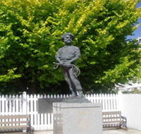 Alexander Cameron Statue - Accommodation Mount Tamborine