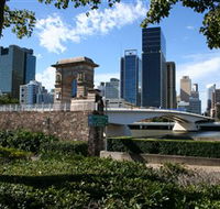Former Victoria Bridge Abutment Memorial - Accommodation Mount Tamborine