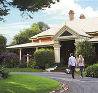 Historical Walk Through Russell Street - Accommodation Mount Tamborine