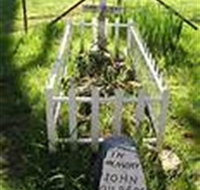 Johnny Gilberts Grave - Accommodation Mount Tamborine