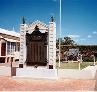 Gayndah War Memorial - Accommodation Mount Tamborine
