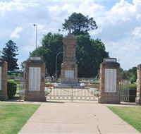 Warwick War Memorial and Gates - Accommodation Mount Tamborine