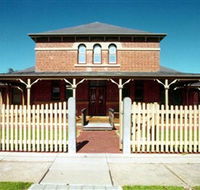 Wentworth Courthouse - Accommodation Mount Tamborine