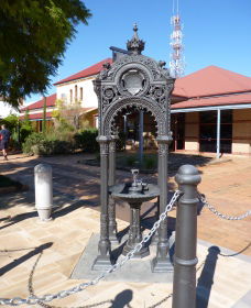 Witcombe Fountain - Accommodation Mount Tamborine 0