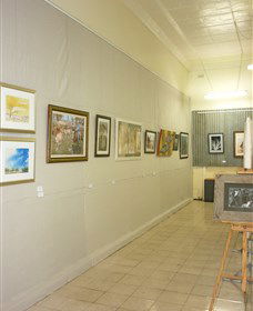 Outback Arts Gallery - Accommodation Mount Tamborine 0