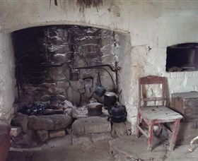 The Early Settlers Hut - Accommodation Mount Tamborine 3