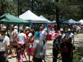 Coolangatta Art And Craft Markets - Accommodation Mount Tamborine 3