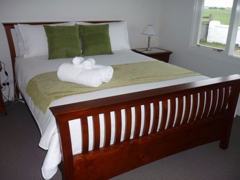 Calgary Accommodation & Killara Accommodation - Accommodation Mount Tamborine 0