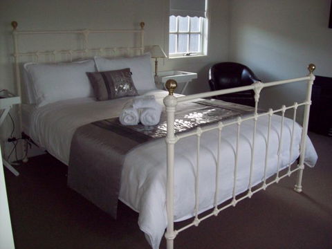Calgary Accommodation & Killara Accommodation - Accommodation Mount Tamborine 1