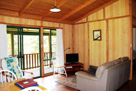 Hawke Brook Chalets - Accommodation Mount Tamborine 4