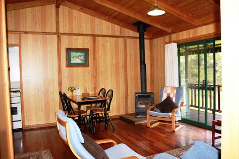 Hawke Brook Chalets - Accommodation Mount Tamborine 12