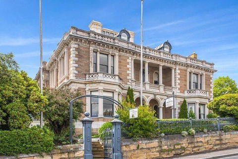 A Sommelier Guided Tour: Thursday Afternoon Wine Gin Cheese & Cocktails - Accommodation Mount Tamborine 7