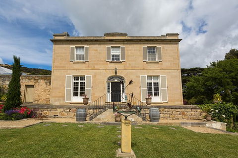 A Sommelier Guided Tour: Thursday Afternoon Wine Gin Cheese & Cocktails - Accommodation Mount Tamborine 16