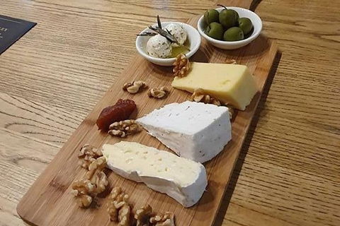 Hobart Small Group Wine Tour Saturday Afternoon: Wines, Gins & Cheeses - Accommodation Mount Tamborine 4