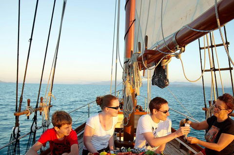 Whitsundays Sunset Sailing Cruise - Accommodation Mount Tamborine 2