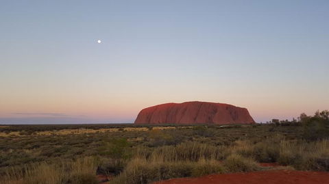 Uluru (Ayers Rock) Sunset With Outback Barbecue Dinner And Star Tour - Accommodation Mount Tamborine 2