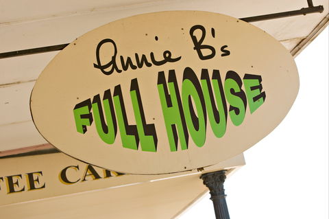 Annie B's Full House - Accommodation Mount Tamborine 1
