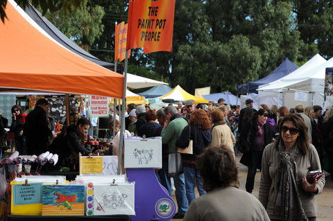 Red Hill Community Market - Accommodation Mount Tamborine 2