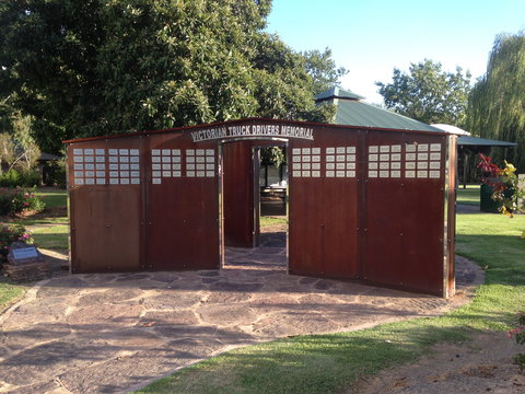 Victorian Truck Drivers Memorial - Accommodation Mount Tamborine 0
