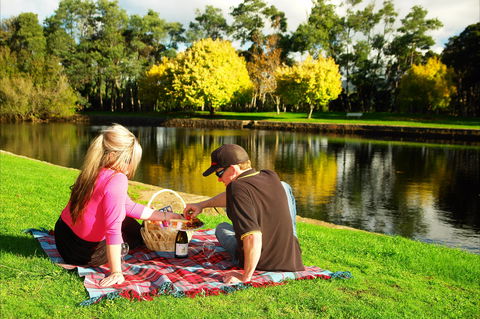 Bells Parade Reserve - Accommodation Mount Tamborine 2