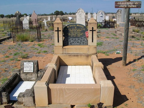 Blackall Cemetery - Accommodation Mount Tamborine 0