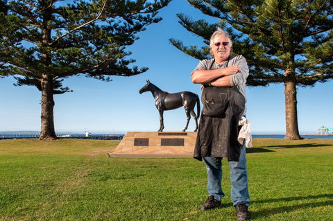 Makybe Diva Statue - Accommodation Mount Tamborine 2