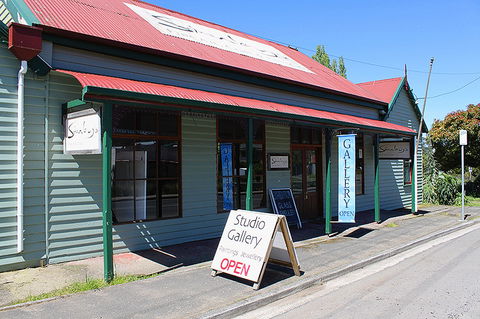 The Art Of Richard Stanley, Studio And Gallery - Accommodation Mount Tamborine 1