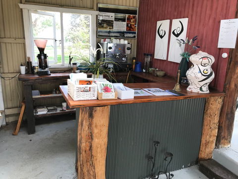 Tin Shed Gallery - Accommodation Mount Tamborine 1