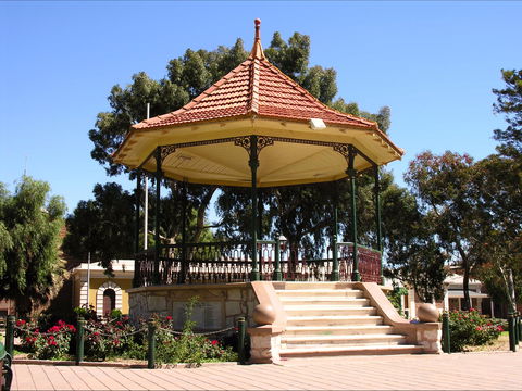 Gladstone Square - Accommodation Mount Tamborine 0