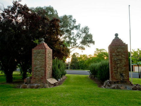 Cowra Garrison Gates - Accommodation Mount Tamborine 0