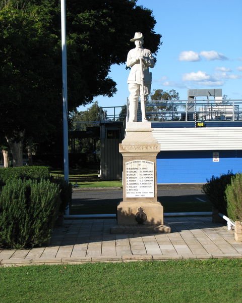 Oxley War Memorial - Accommodation Mount Tamborine 1