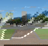 War Memorial and Heroes Avenue Roma - Accommodation Mount Tamborine