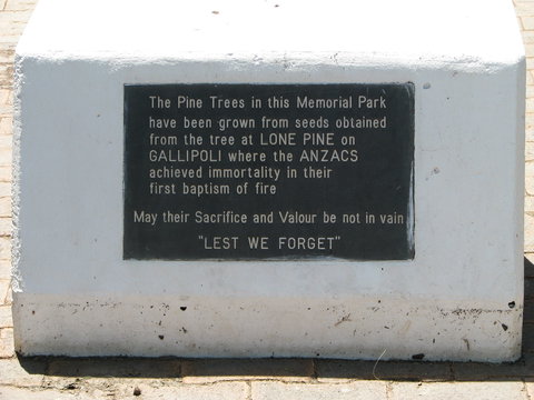 War Memorial And Heroes Avenue, Roma - Accommodation Mount Tamborine 1