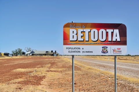 Simpson Desert Racing Carnival Trail - Accommodation Mount Tamborine 2