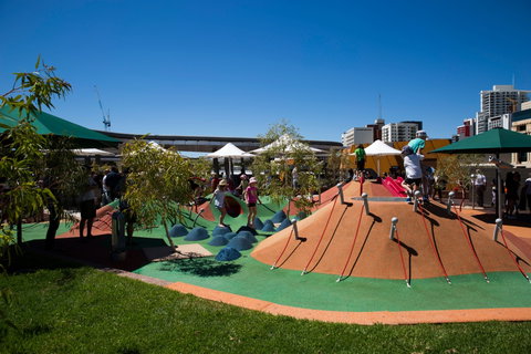 Yagan Square - Accommodation Mount Tamborine 2