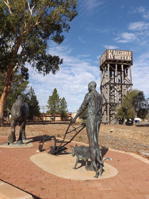 Merredin Railway Water Tower - Accommodation Mount Tamborine 0