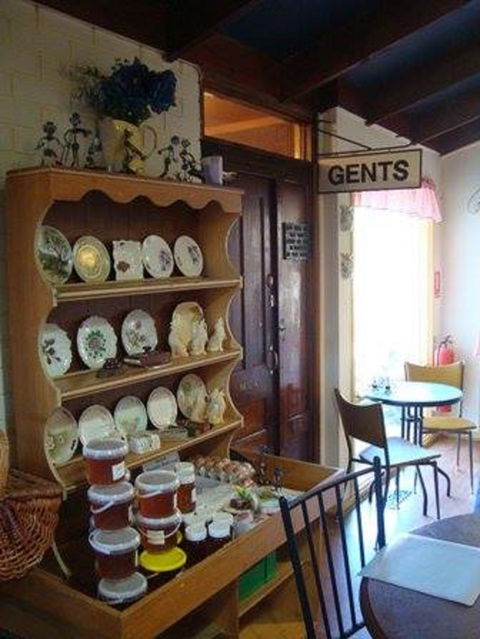 Train Stop Antiques - Accommodation Mount Tamborine 1