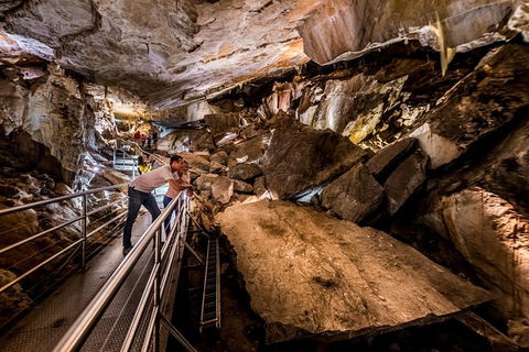 Jenolan Caves: Lucas Cave Tour - Accommodation Mount Tamborine 3
