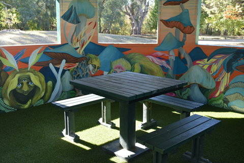 Howlong's Enchanted Hut - Accommodation Mount Tamborine 1