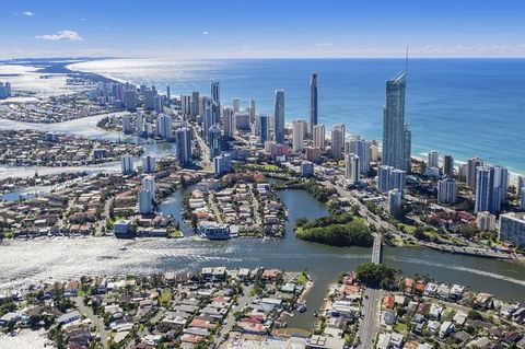 Gold Coast Airport Transfers : Airport OOL To Gold Coast City In Luxury Car - Accommodation Mount Tamborine 4