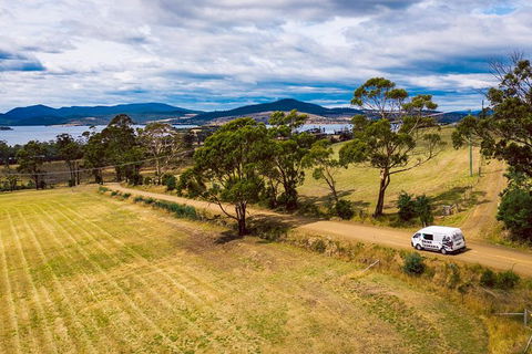 Tasmanian Wine Tour - Accommodation Mount Tamborine 9