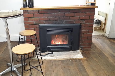 Hobart Afternoon Wine Tour Saturday: Local Wines + Cheese & Guide - Accommodation Mount Tamborine 2