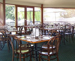 Oakbank Hotel - Accommodation Mount Tamborine 1