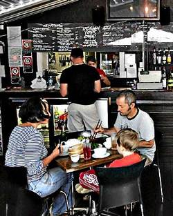 Annandale Hotel - Accommodation Mount Tamborine 1