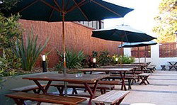 Golden Barley Hotel - Accommodation Mount Tamborine 2