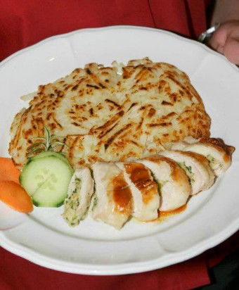 Des Alpes Swiss Restaurant - Accommodation Mount Tamborine 4