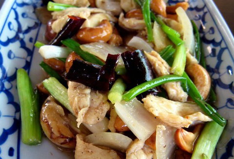 Gold Leaf Thai - Accommodation Mount Tamborine 3