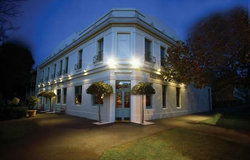 O'Connells Centenary Hotel - Accommodation Mount Tamborine 0