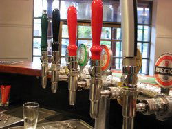 Mayfair Tavern & Bottleshop - Accommodation Mount Tamborine 2